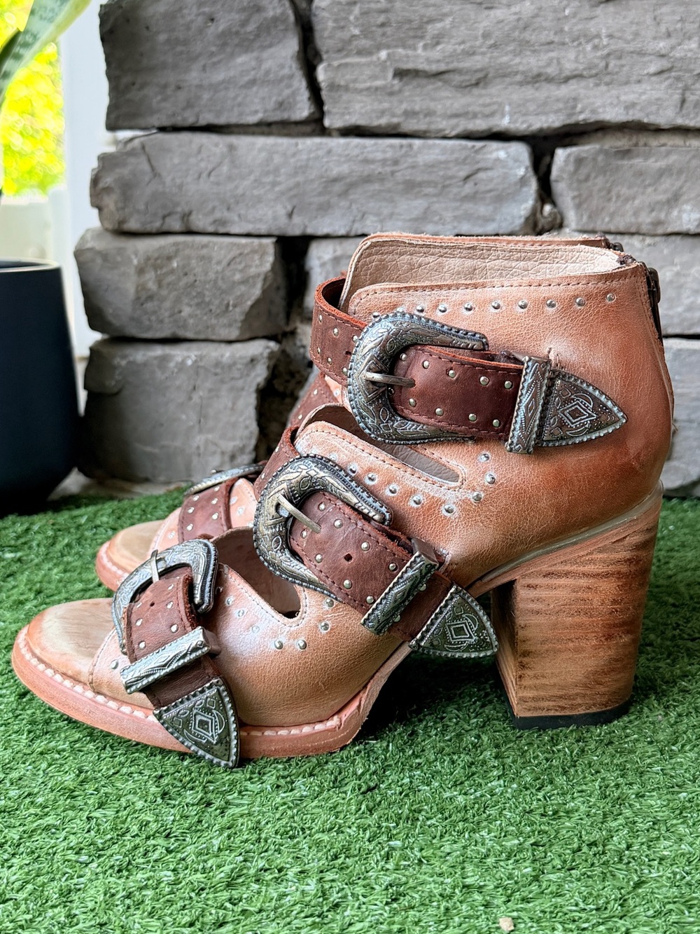 Freebird by Steven Violet Brown Leather Women’s Sandals